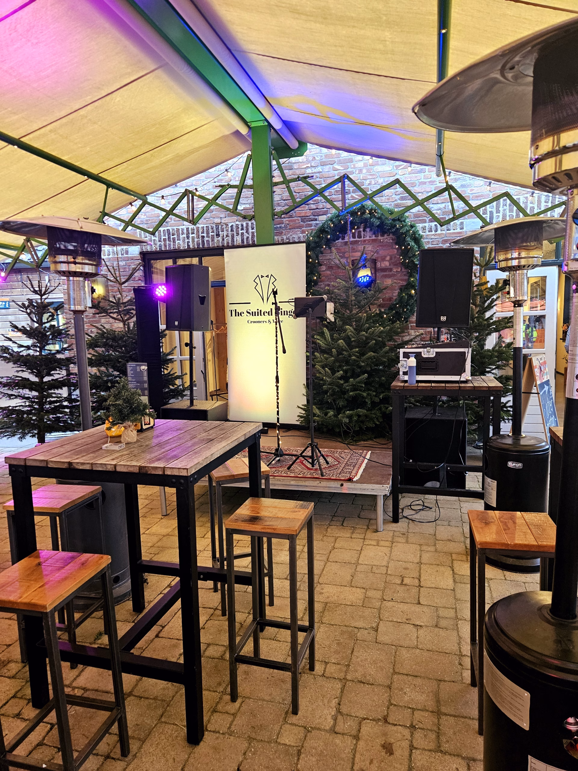 Podium en kerstsetting voor winterfair